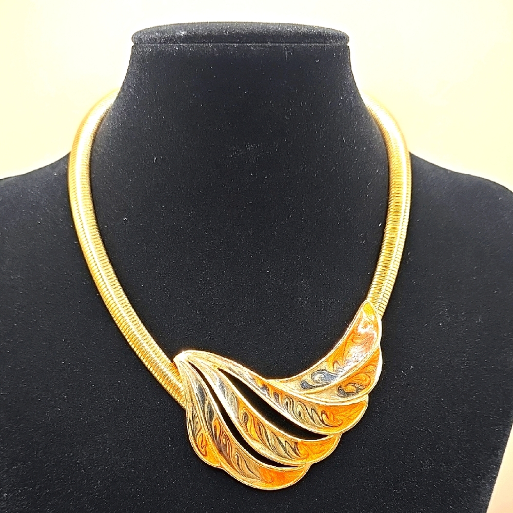 Elegant Vintage Enamel Leaf Style Necklace